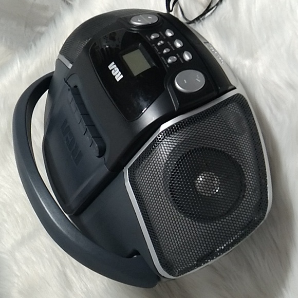 RCA Portable & Electric Boombox CD Cassette AM/FM Player Works Vintage - Picture 6 of 12